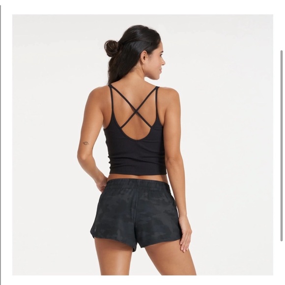 Vuori rib crop tank in black - Picture 2 of 3